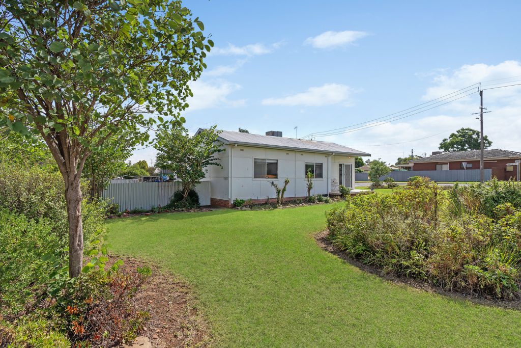 35 Cherry Avenue, Leeton NSW 2705 - photo 10