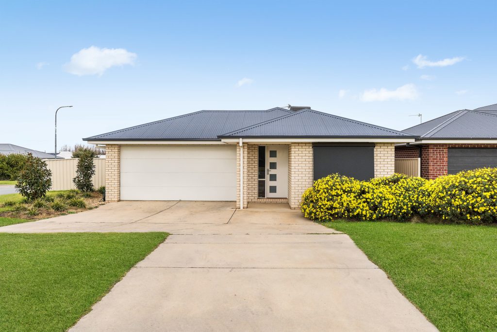 37 Cootamundra Boulevard, Gobbagombalin NSW 2650 - McGrath Riverina