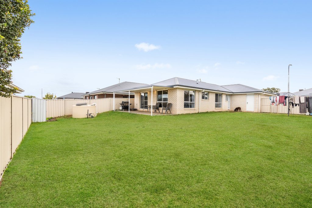 37 Cootamundra Boulevard, Gobbagombalin NSW 2650 - photo 15