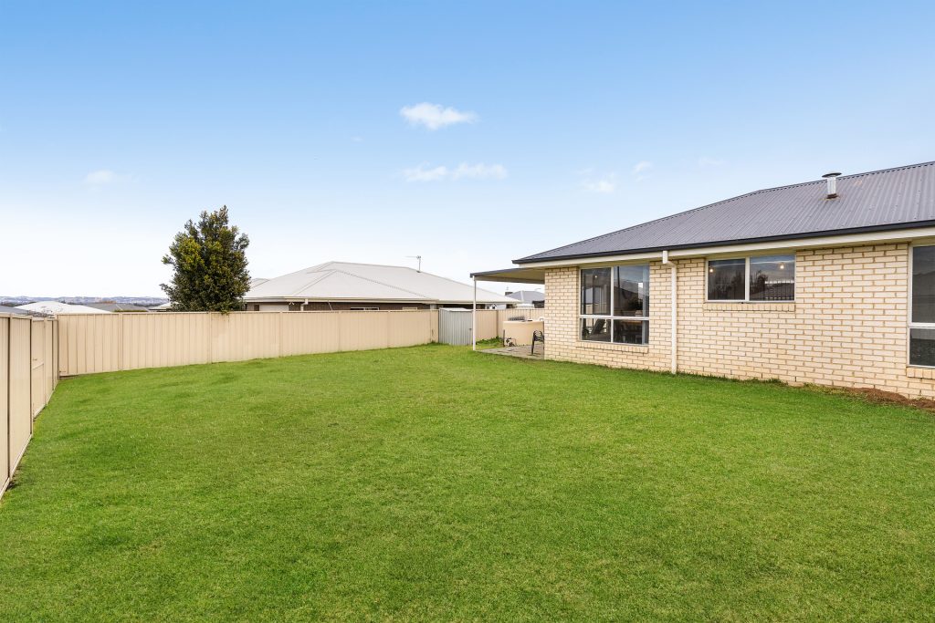 37 Cootamundra Boulevard, Gobbagombalin NSW 2650 - photo 17