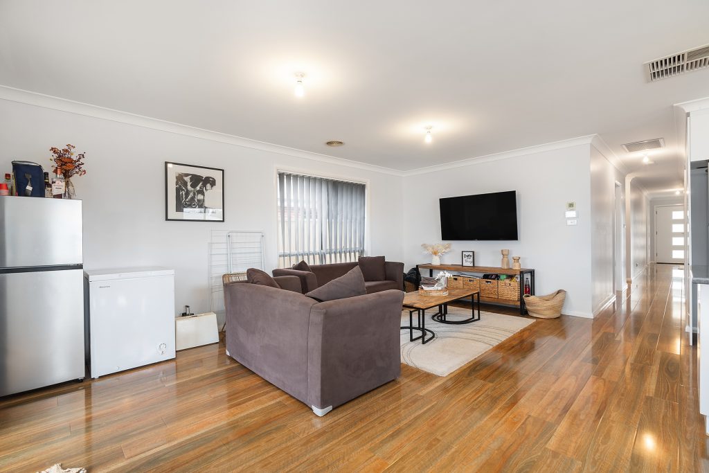 37 Cootamundra Boulevard, Gobbagombalin NSW 2650 - photo 4