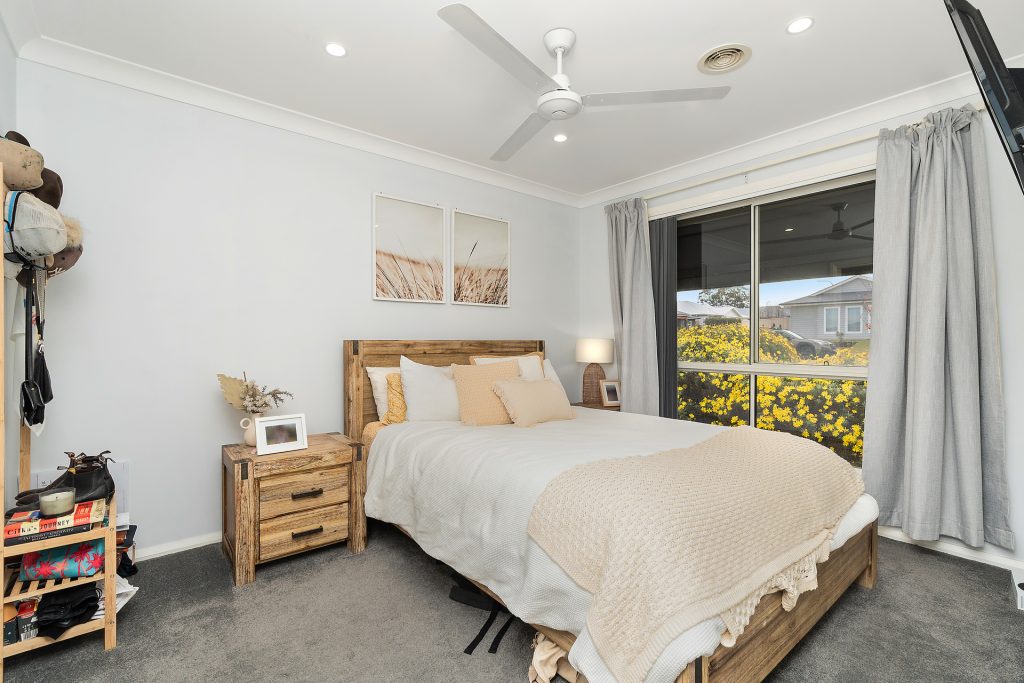 37 Cootamundra Boulevard, Gobbagombalin NSW 2650 - photo 5
