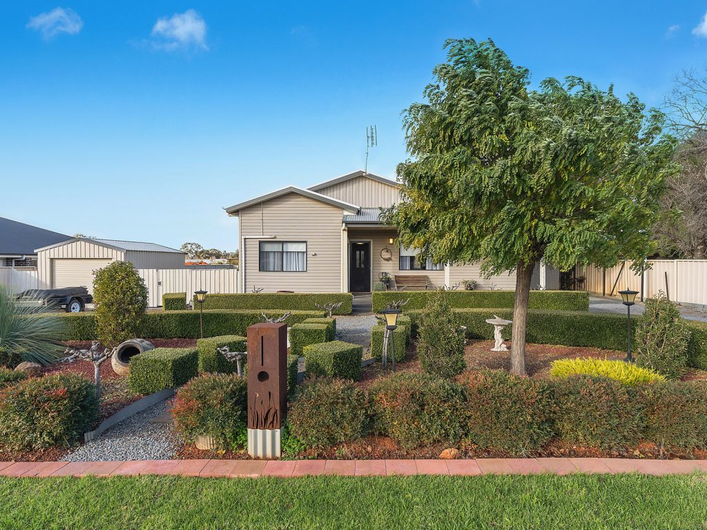 27 Joffre Street, Temora NSW 2666 - McGrath Riverina