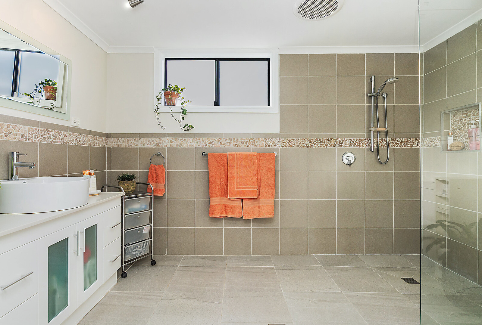 27 Joffre Street, Temora NSW 2666 - photo 13