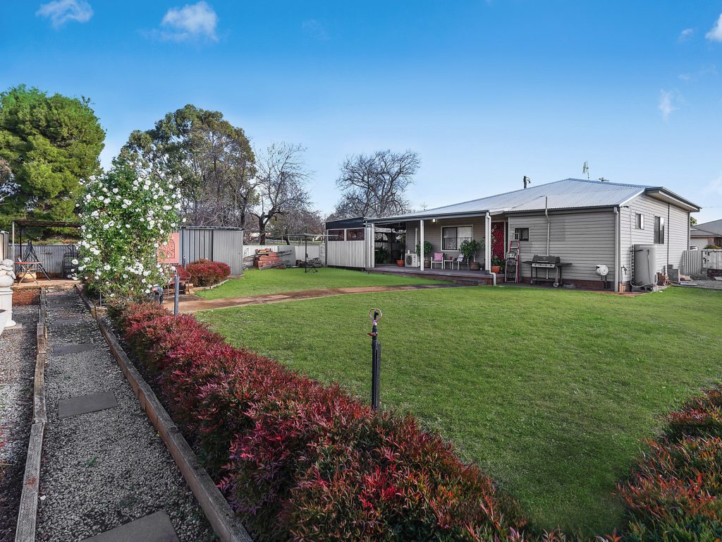 27 Joffre Street, Temora NSW 2666 - photo 17