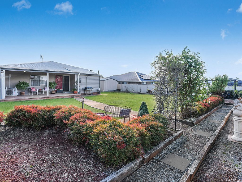 27 Joffre Street, Temora NSW 2666 - photo 18