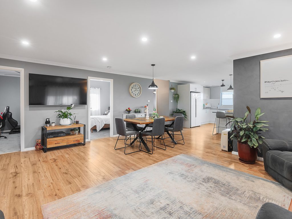 27 Joffre Street, Temora NSW 2666 - photo 3