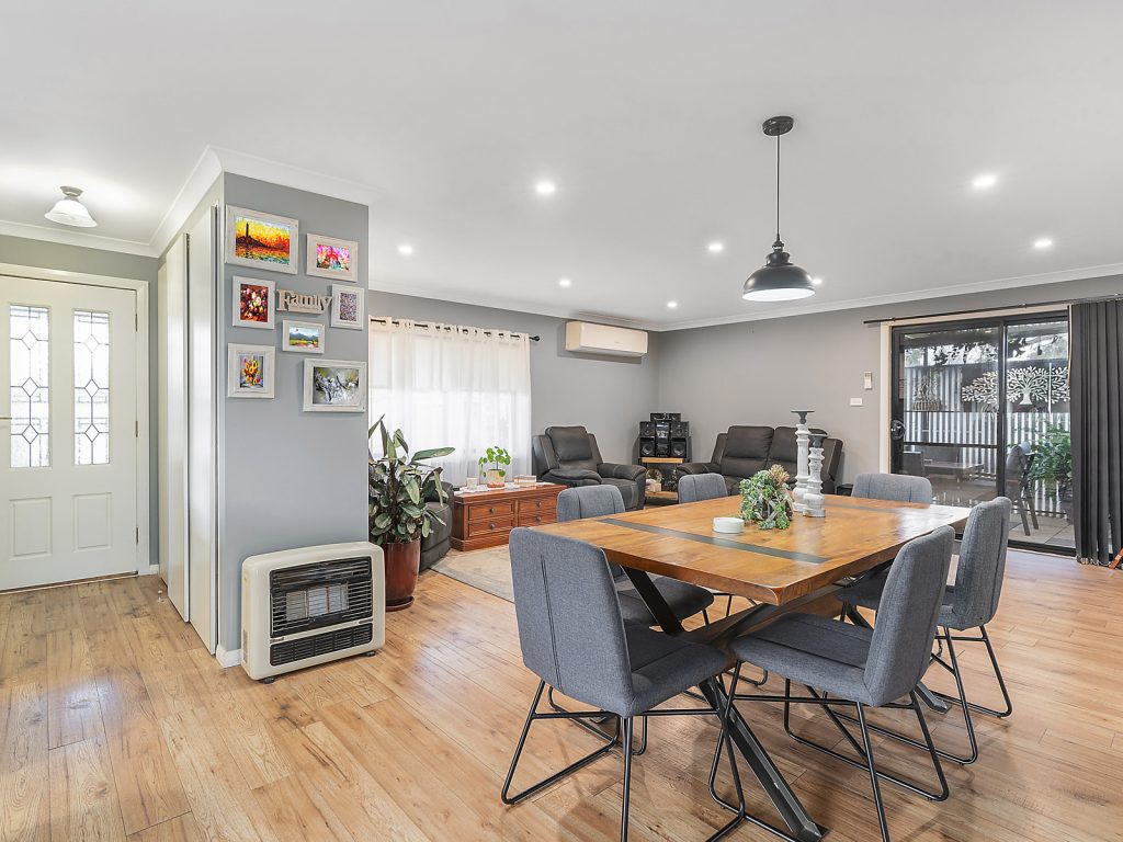 27 Joffre Street, Temora NSW 2666 - photo 5