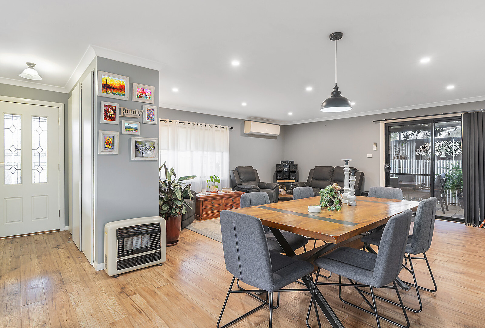 27 Joffre Street, Temora NSW 2666 - photo 5