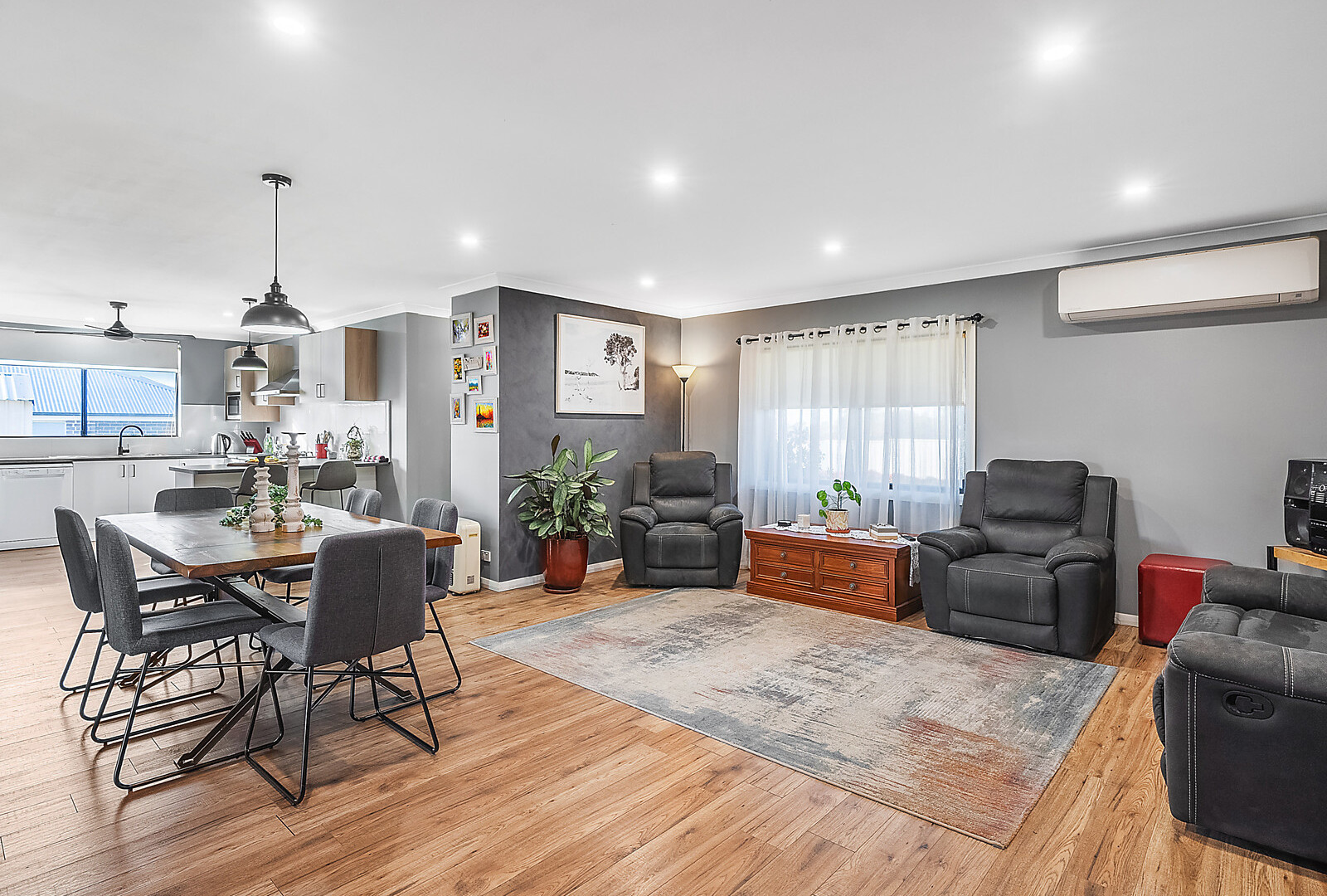 27 Joffre Street, Temora NSW 2666 - photo 9