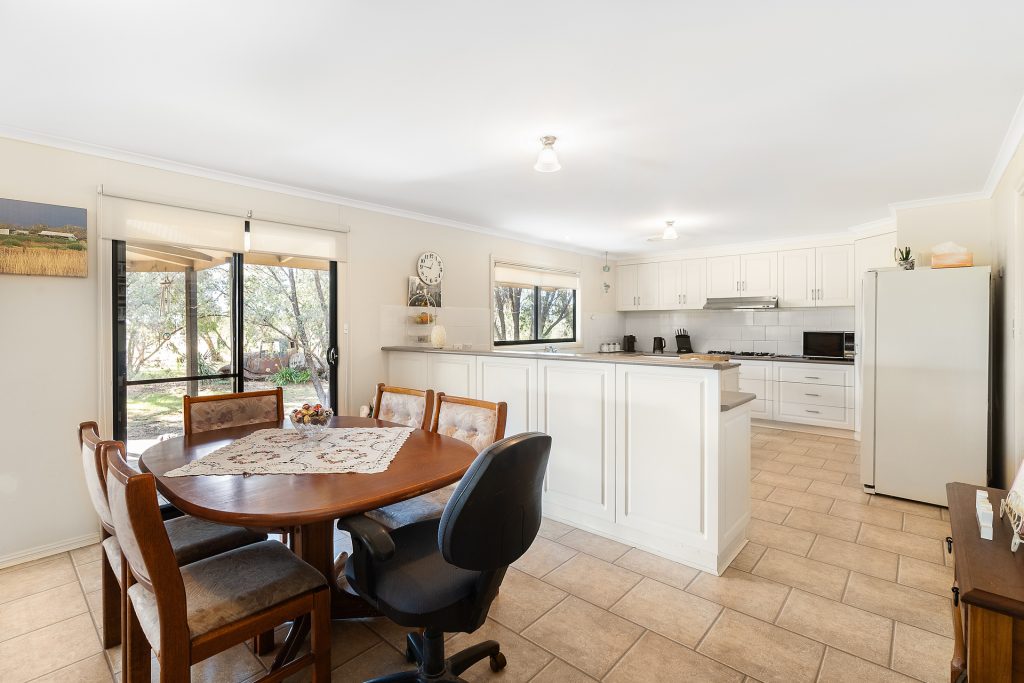 73 Brown Road, Leeton NSW 2705 - photo 11