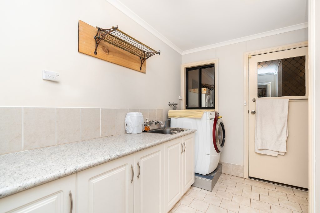 73 Brown Road, Leeton NSW 2705 - photo 12
