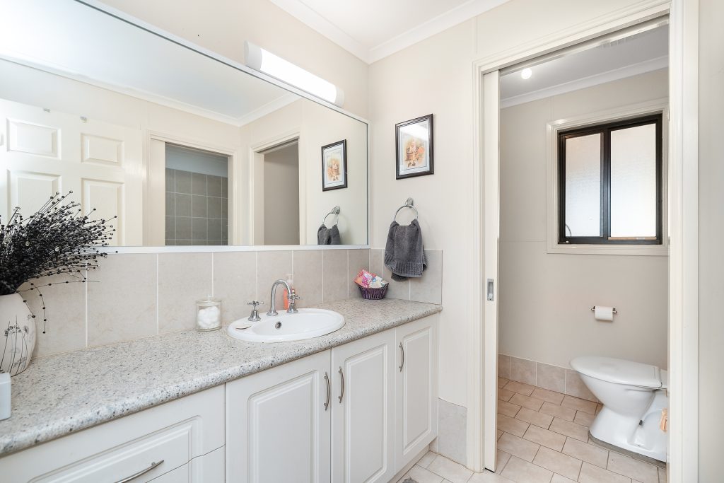 73 Brown Road, Leeton NSW 2705 - photo 14