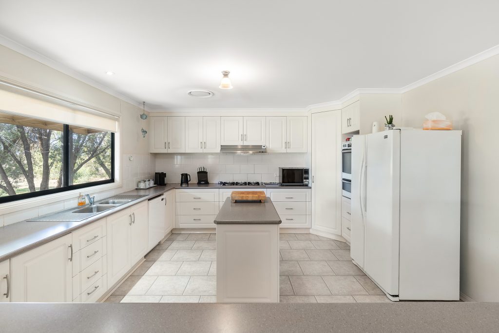 73 Brown Road, Leeton NSW 2705 - photo 6