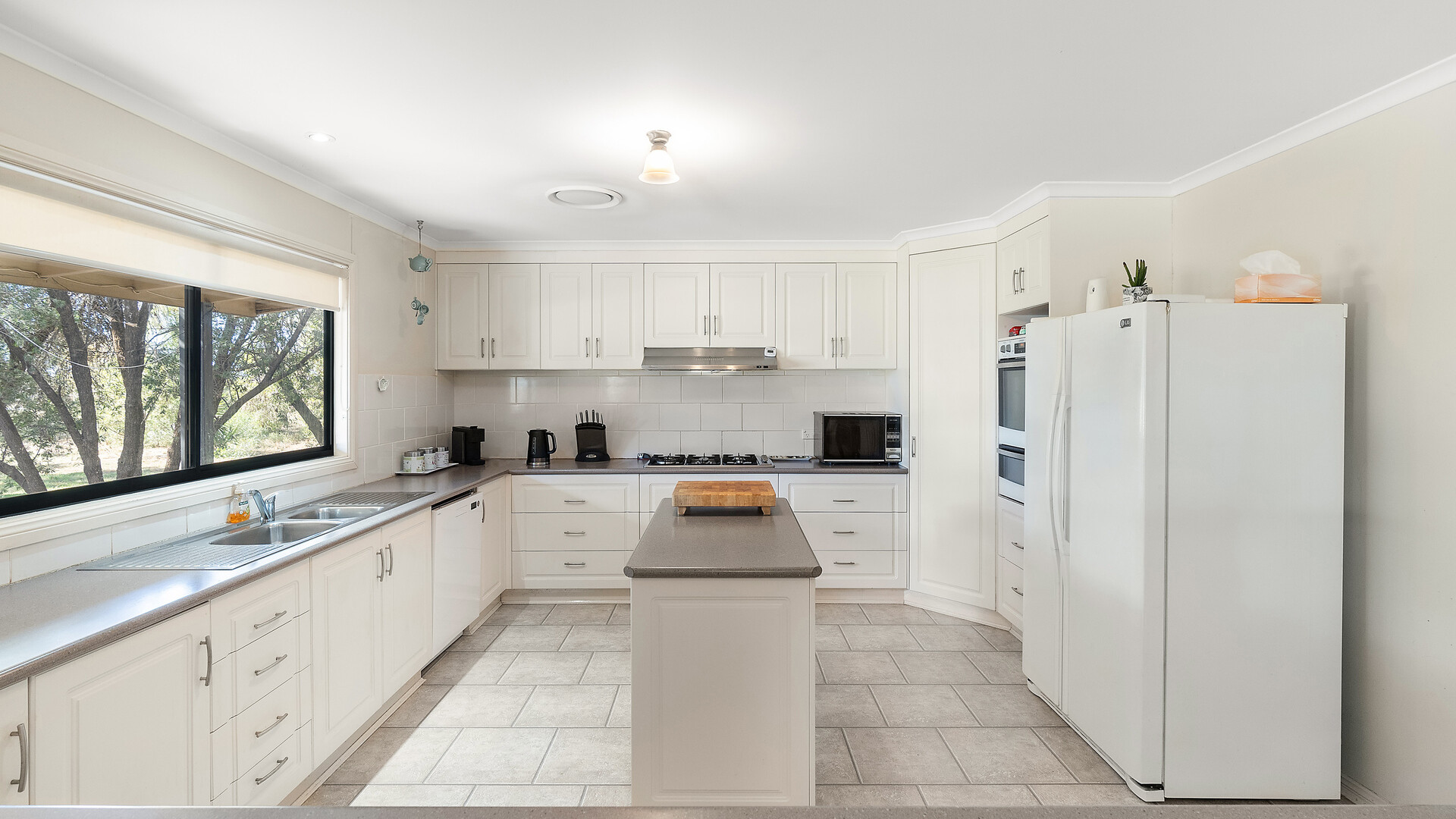 73 Brown Road, Leeton NSW 2705 - photo 6