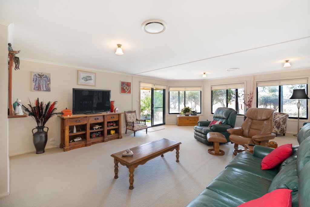 73 Brown Road, Leeton NSW 2705 - photo 8