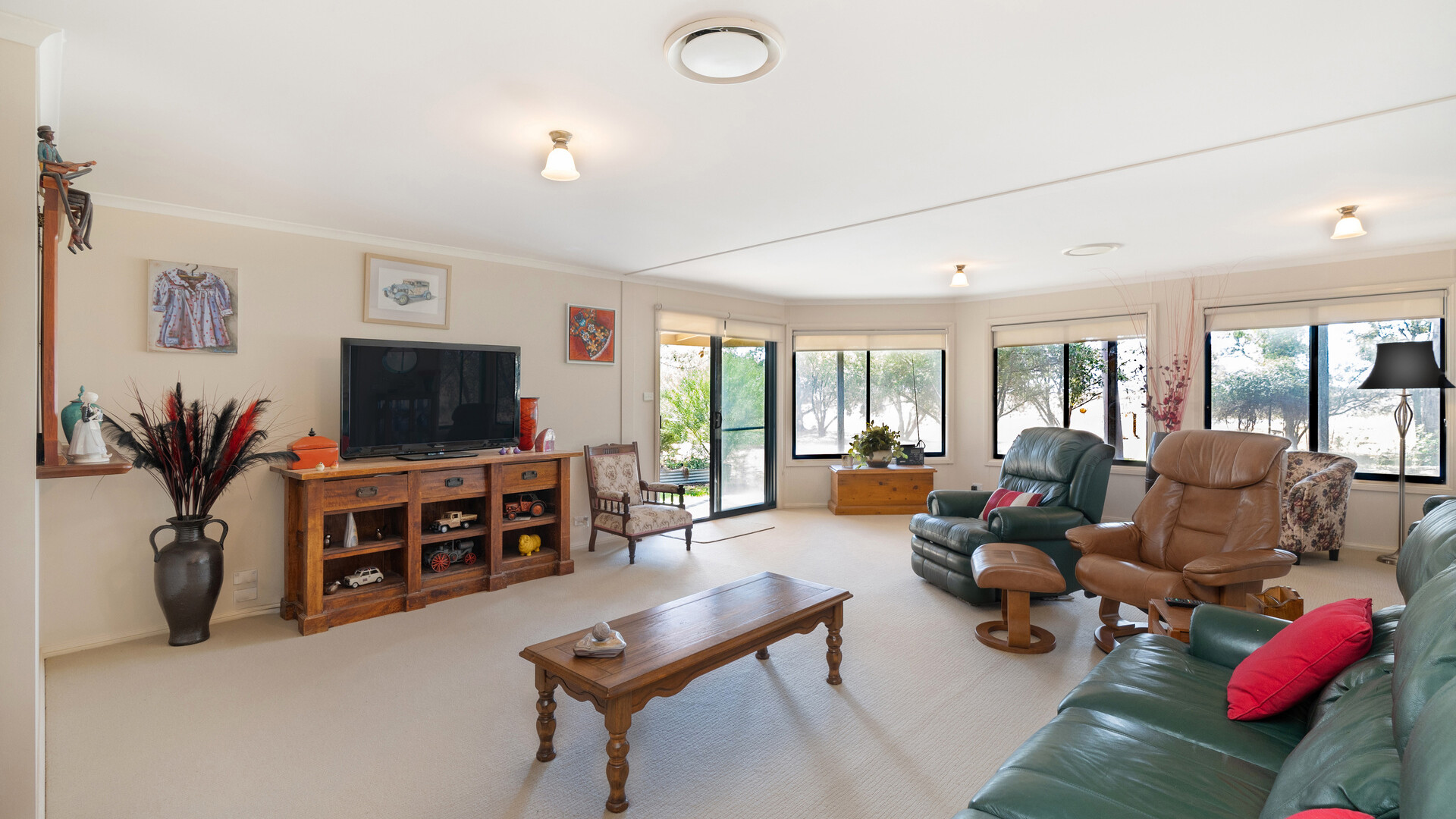 73 Brown Road, Leeton NSW 2705 - photo 8