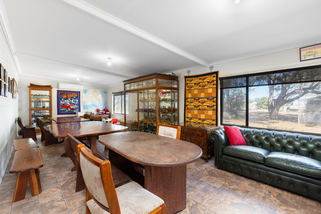 73 Brown Road, Leeton NSW 2705 - photo 9