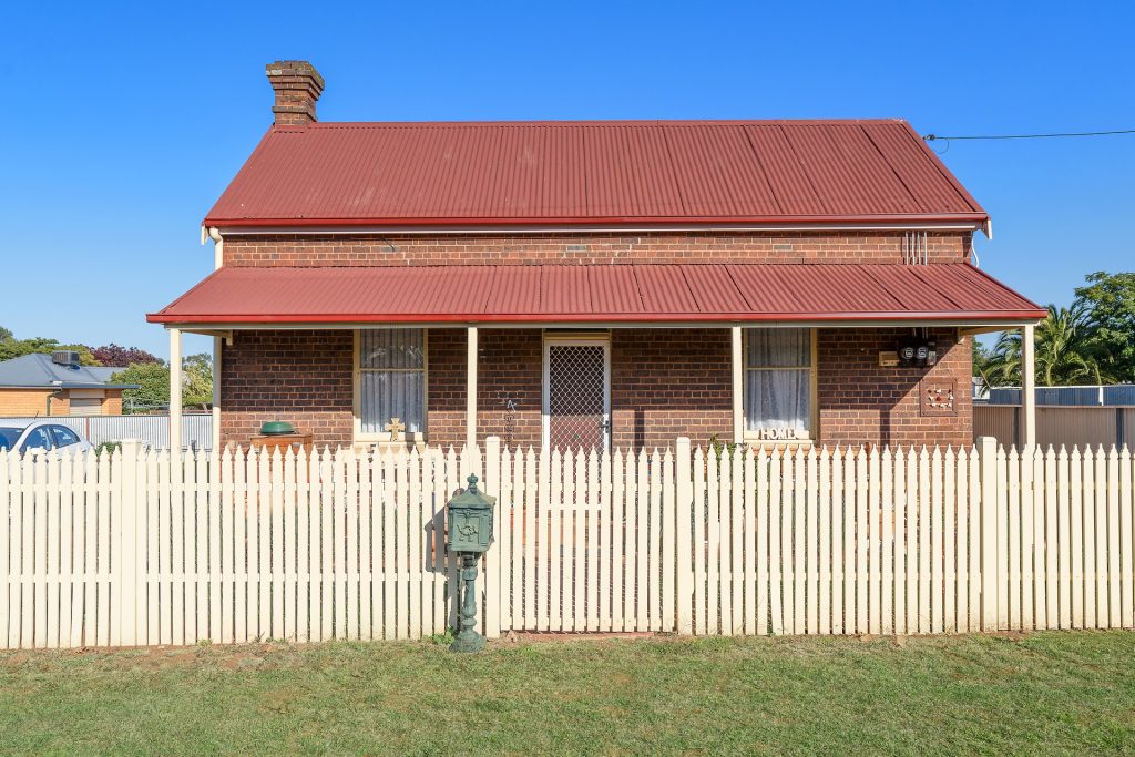 4 Victoria Street, Temora NSW 2666 - photo 3