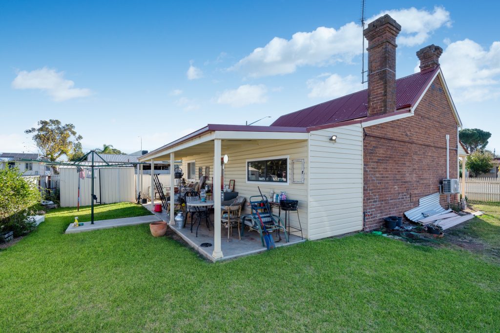 4 Victoria Street, Temora NSW 2666 - photo 7