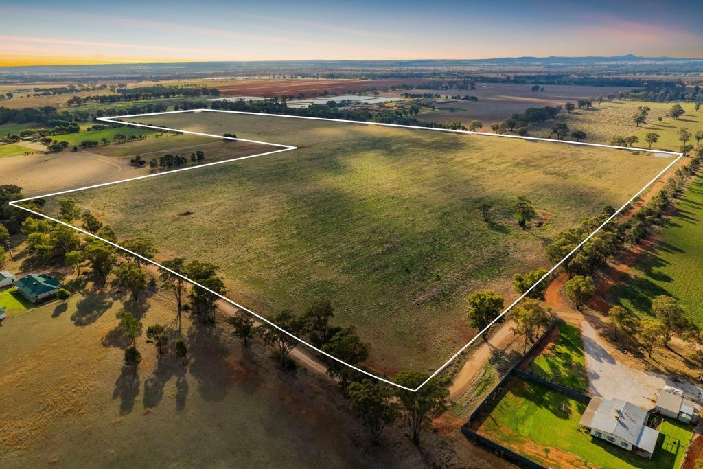 119 Teal Street, Temora NSW 2666 - photo 2