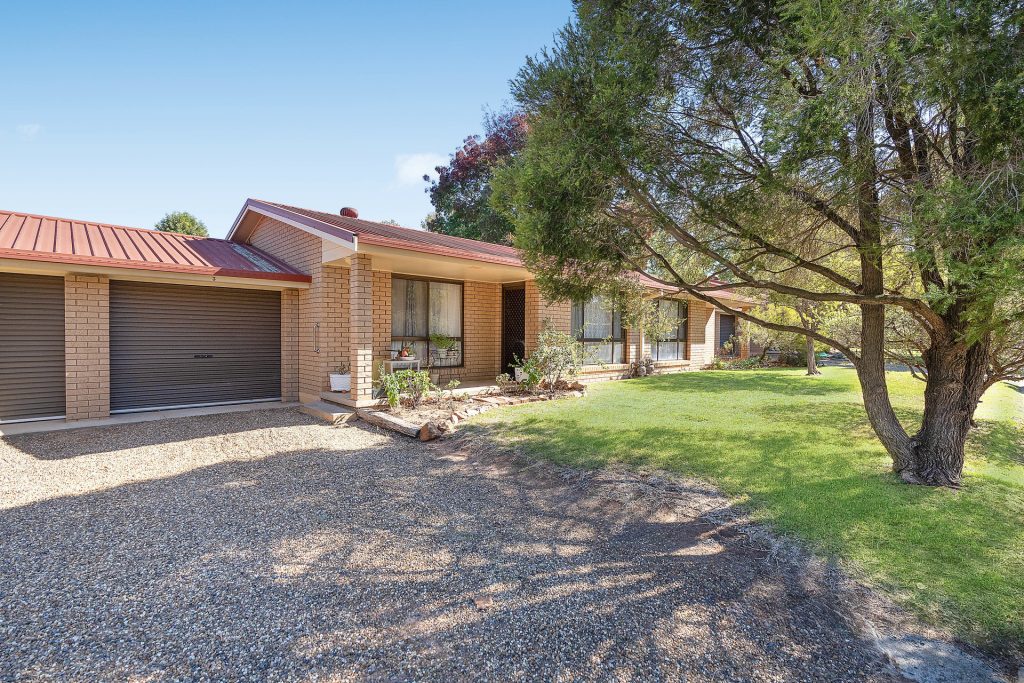 22 Dundas Street, Narrandera NSW 2700 - photo 16