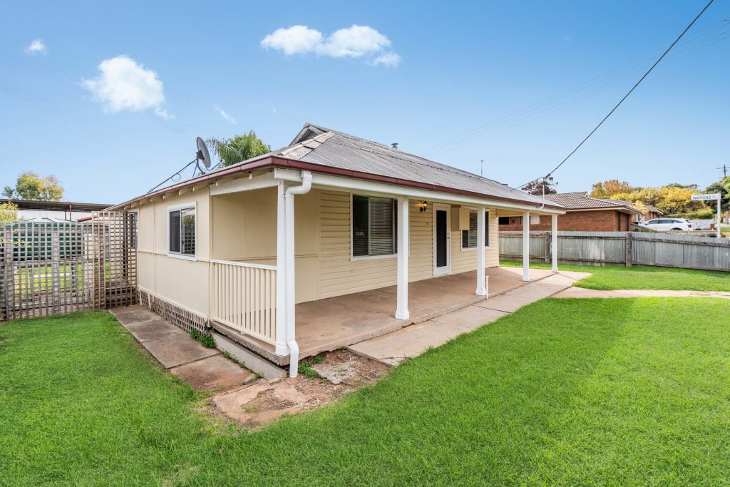 22 Charles Street, Narrandera NSW 2700 - photo 2