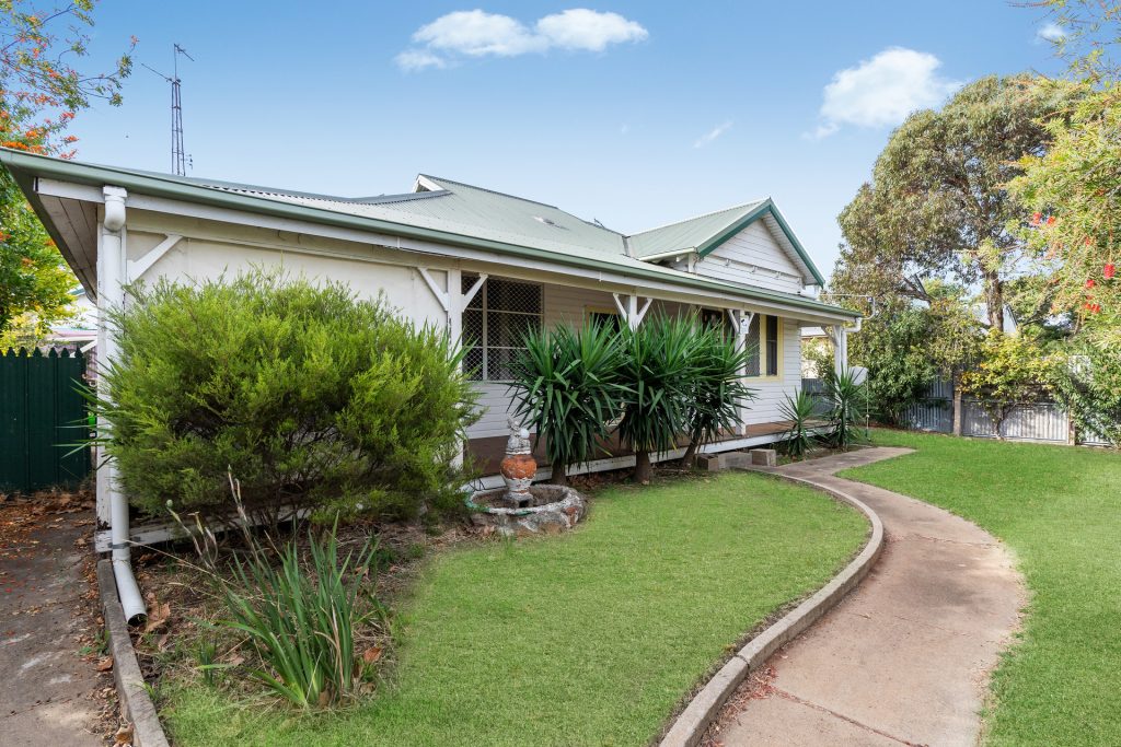 45 Ferrier Street, Narrandera NSW 2700 - photo 2