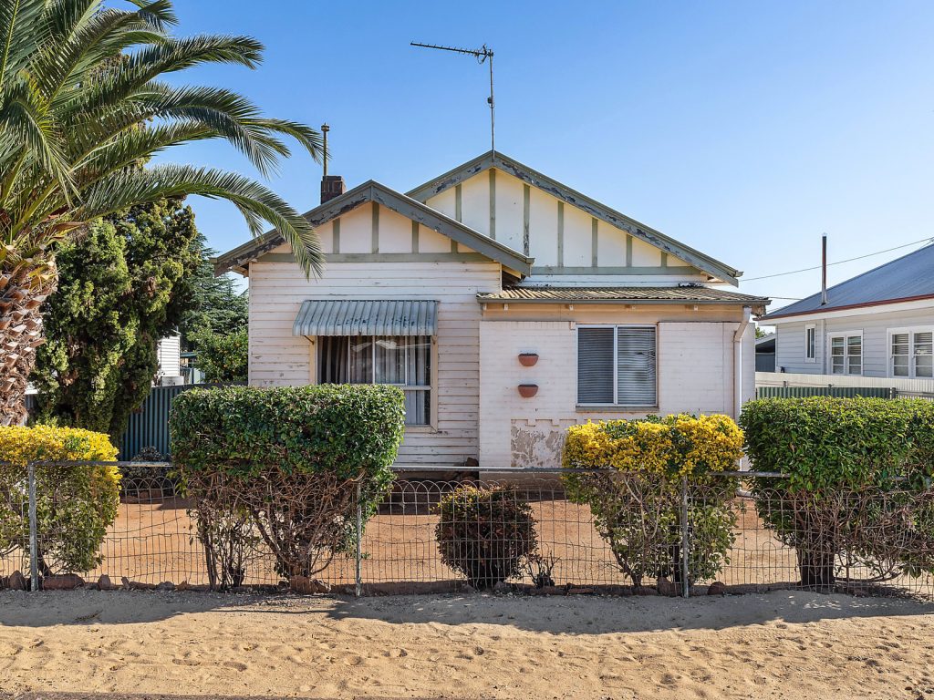 108 Aurora Street, Temora NSW 2666 - McGrath Riverina