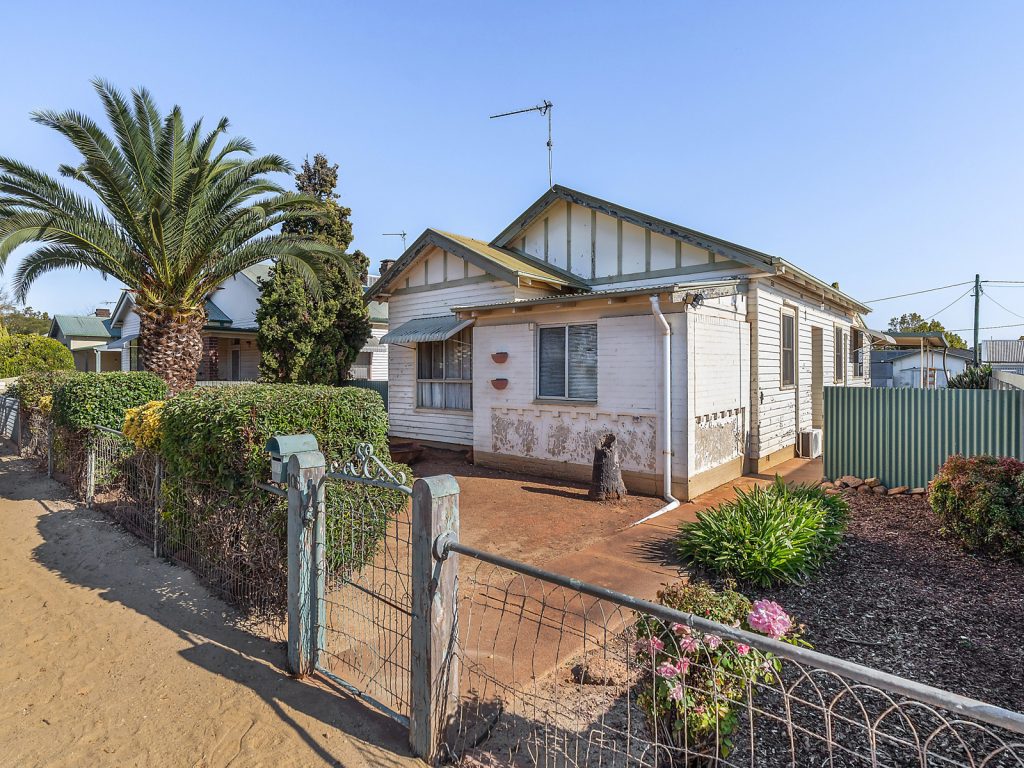 108 Aurora Street, Temora NSW 2666 - photo 17