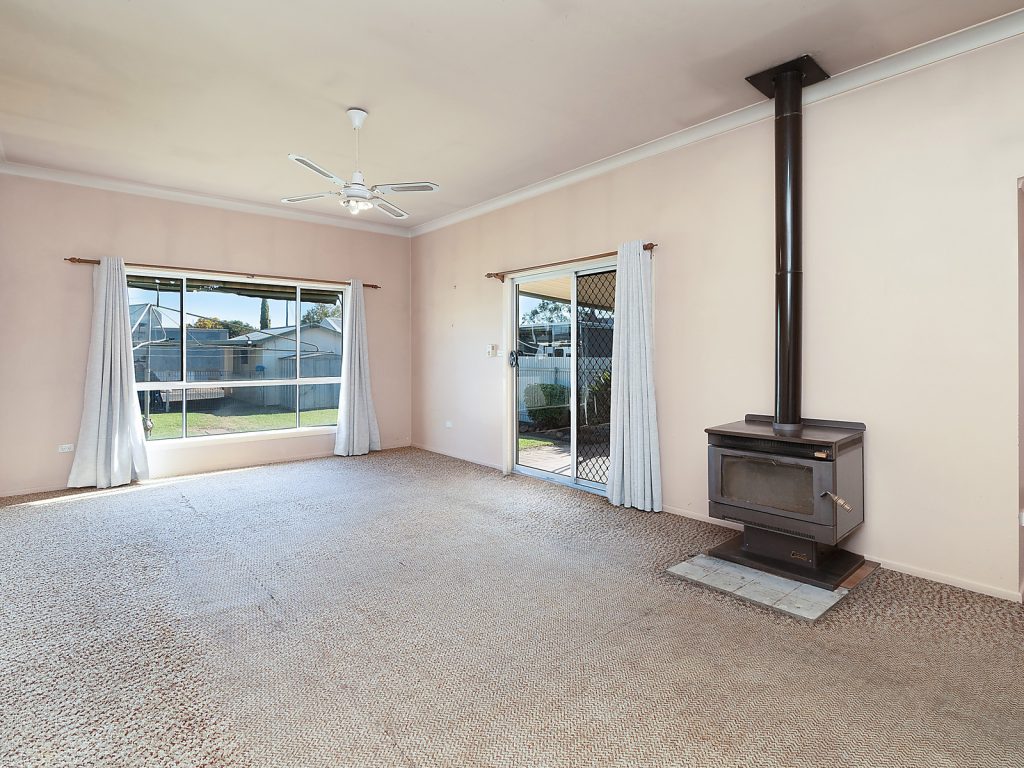 108 Aurora Street, Temora NSW 2666 - photo 3