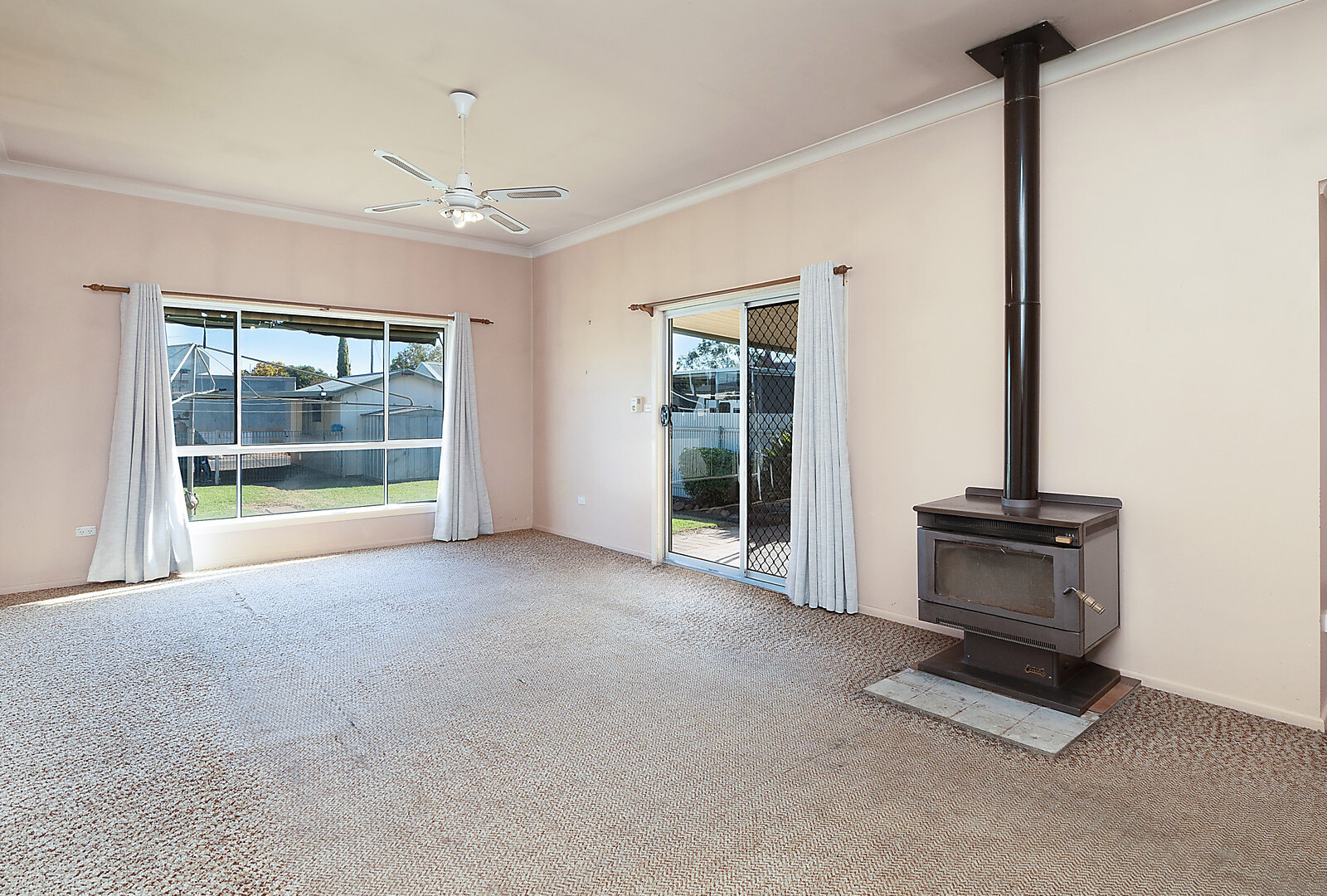 108 Aurora Street, Temora NSW 2666 - photo 3