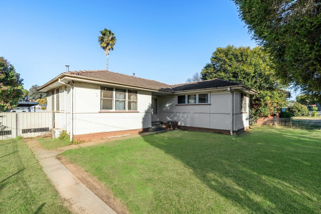 10 Madang Street, Ashmont NSW 2650 - McGrath Riverina