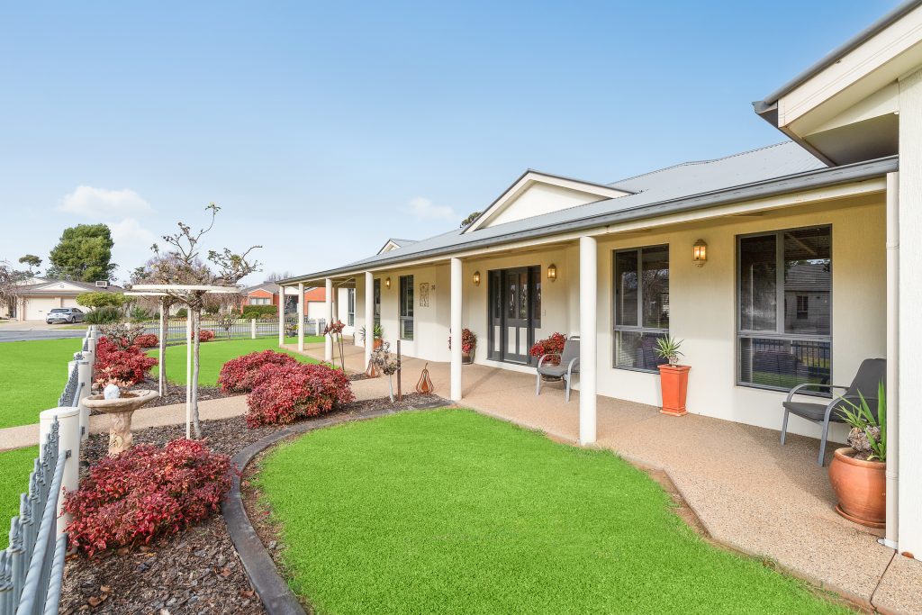20 Bella Vista Drive, Leeton NSW 2705 - photo 2