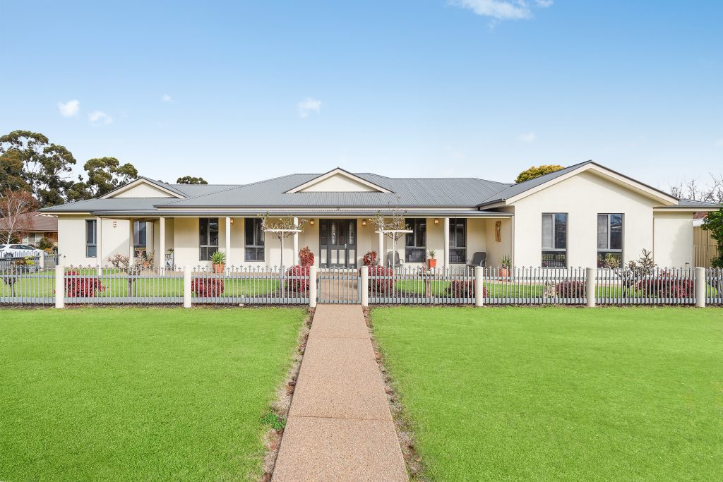 20 Bella Vista Drive, Leeton NSW 2705 - McGrath Riverina