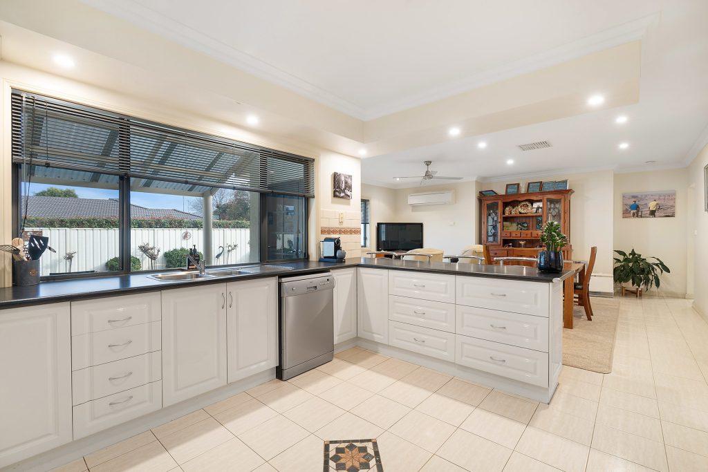 20 Bella Vista Drive, Leeton NSW 2705 - photo 3