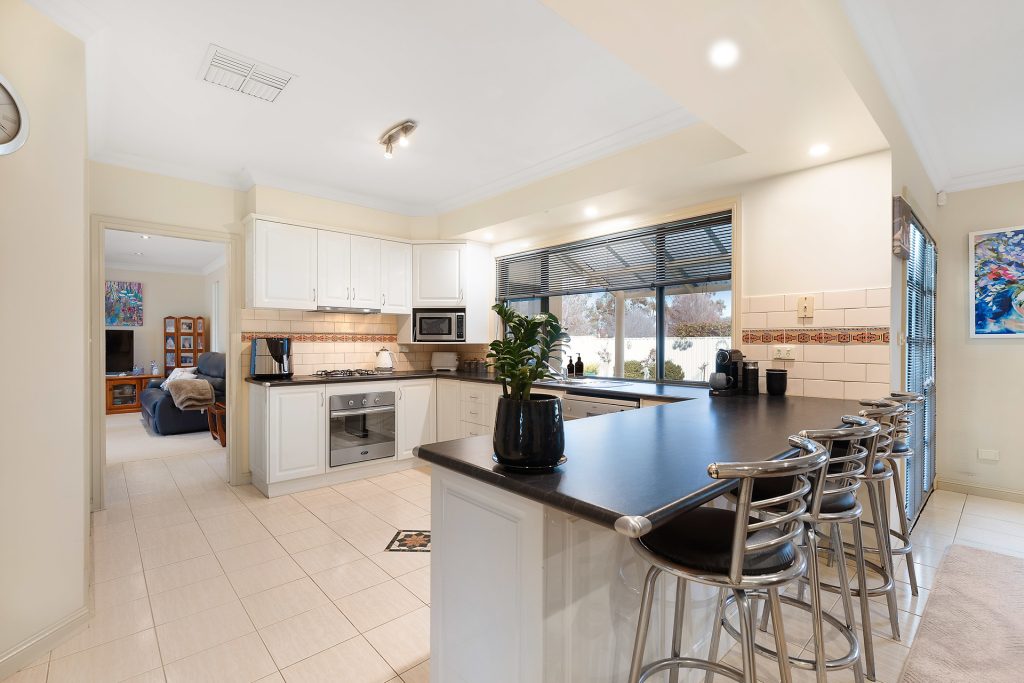 20 Bella Vista Drive, Leeton NSW 2705 - photo 4