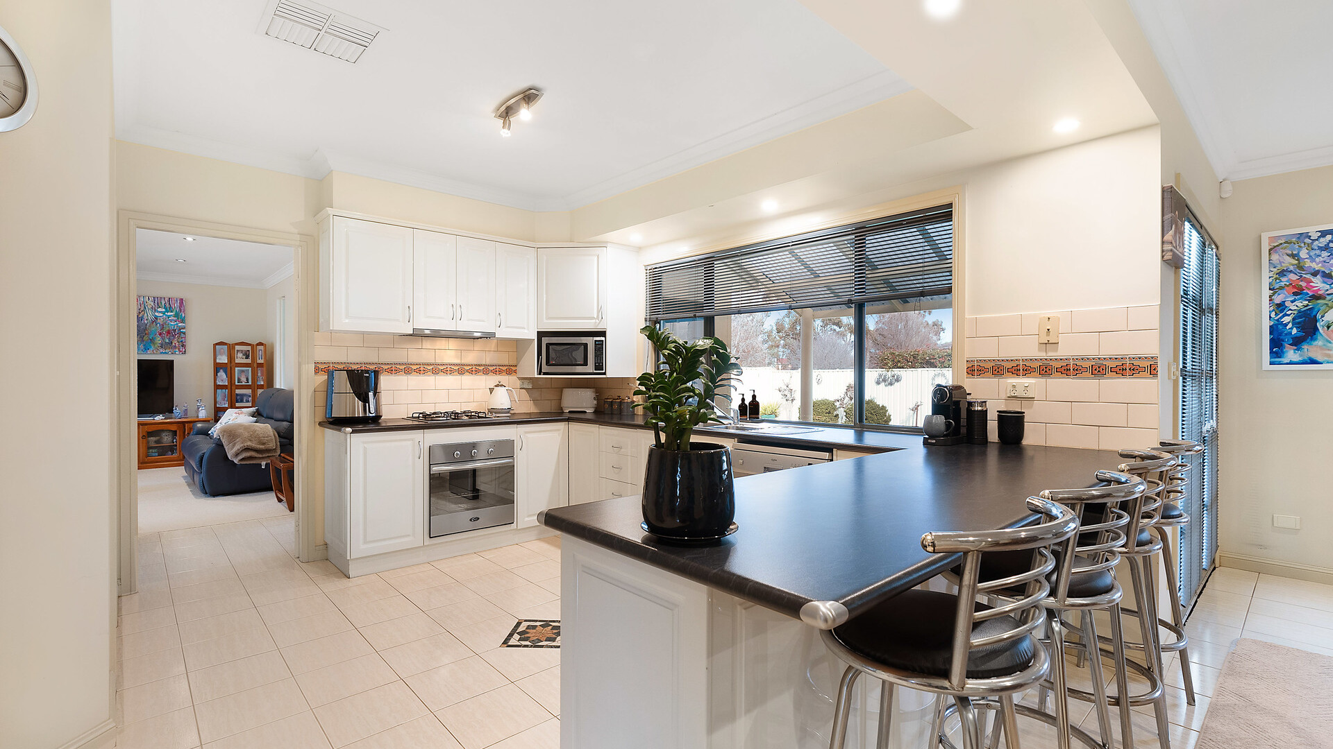 20 Bella Vista Drive, Leeton NSW 2705 - photo 4
