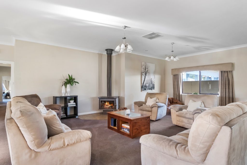 16 Mulga Street, Leeton NSW 2705 - photo 2