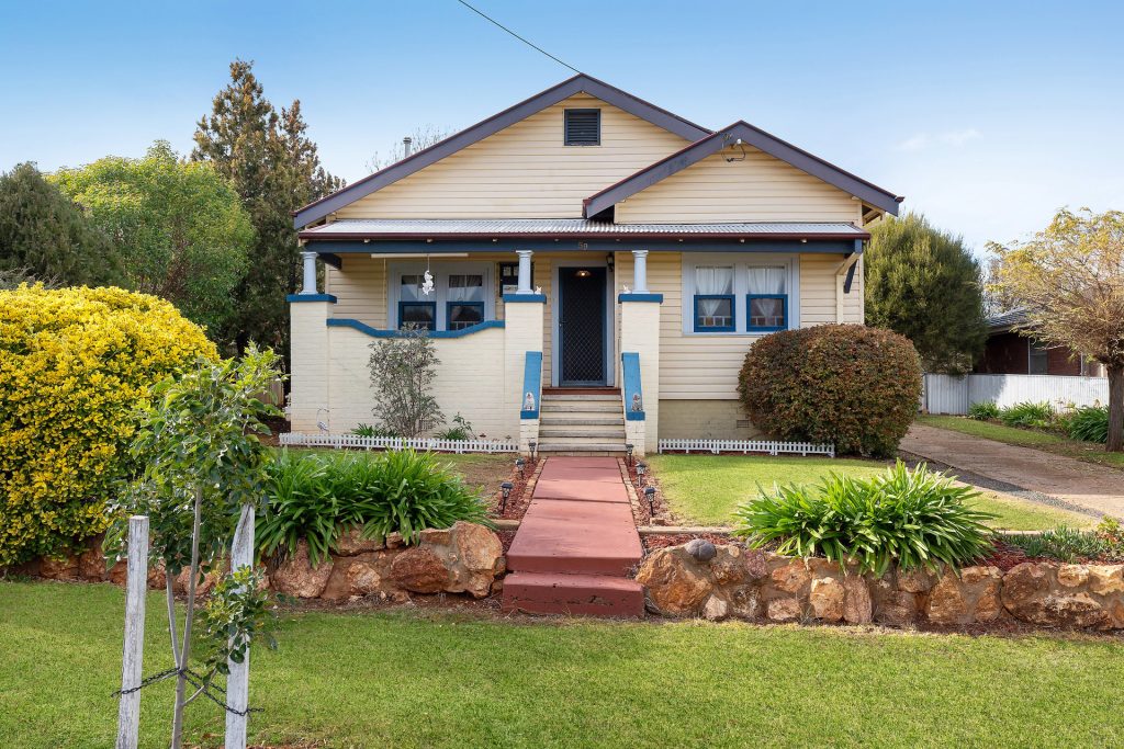59 Jellicoe Street, Temora NSW 2666 - photo 2