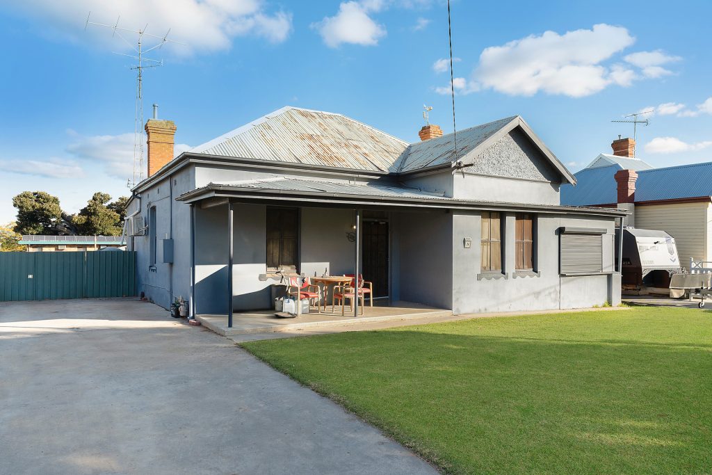 24 Elwin Street, Narrandera NSW 2700 - photo 2