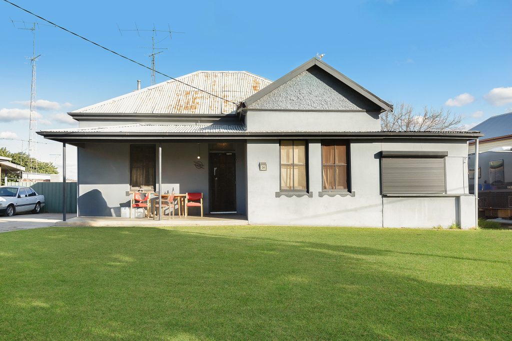 24 Elwin Street, Narrandera NSW 2700 - McGrath Riverina