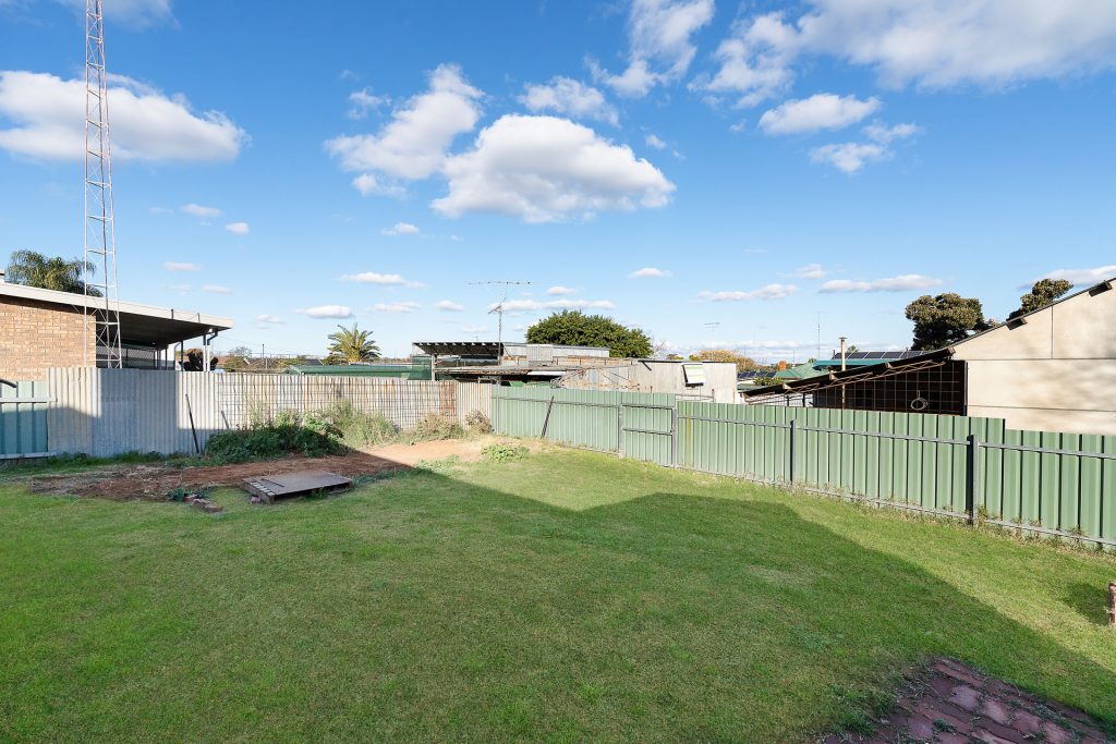 24 Elwin Street, Narrandera NSW 2700 - photo 12