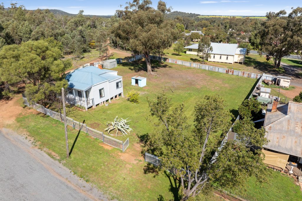 33 Barellan Street, Ardlethan NSW 2665 - photo 2
