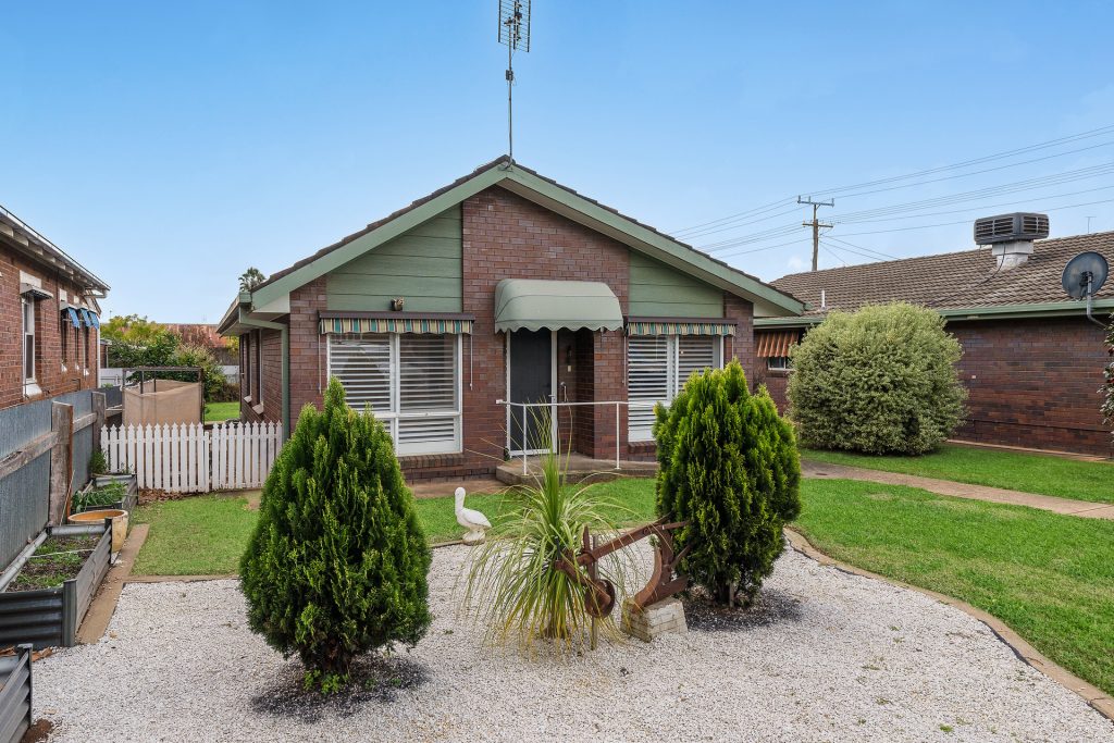 2/93-95 Loftus Street, Temora NSW 2666 - McGrath Riverina