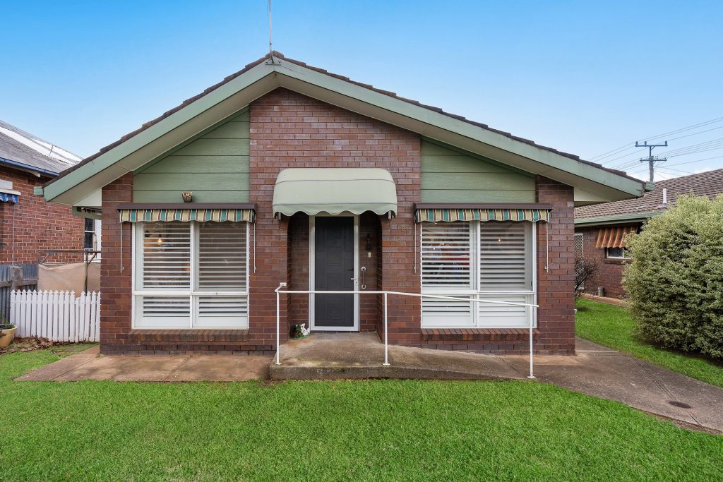 2/93-95 Loftus Street, Temora NSW 2666 - photo 4