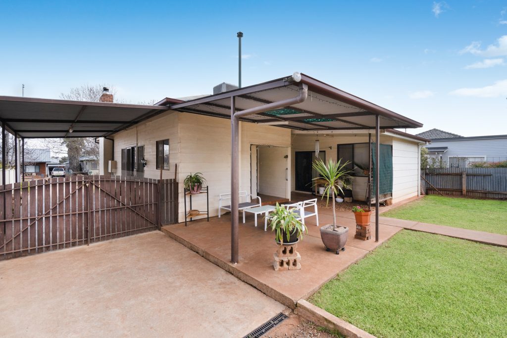 89 Bridges Street, Temora NSW 2666 - photo 16