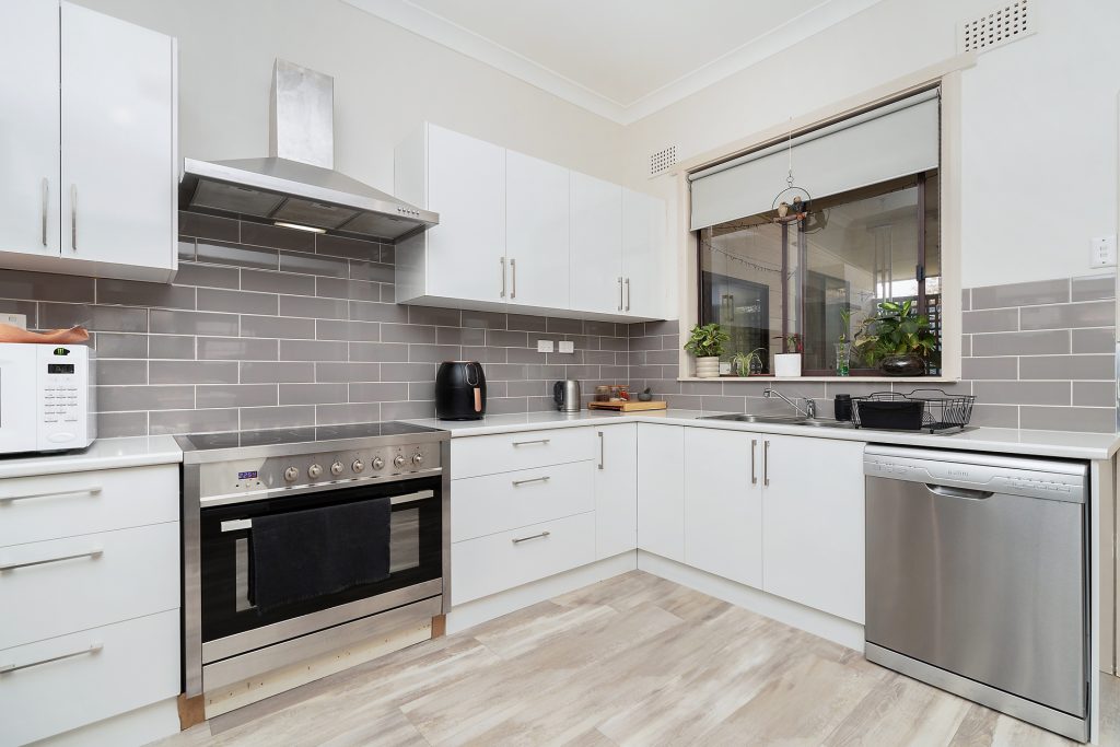 89 Bridges Street, Temora NSW 2666 - photo 6