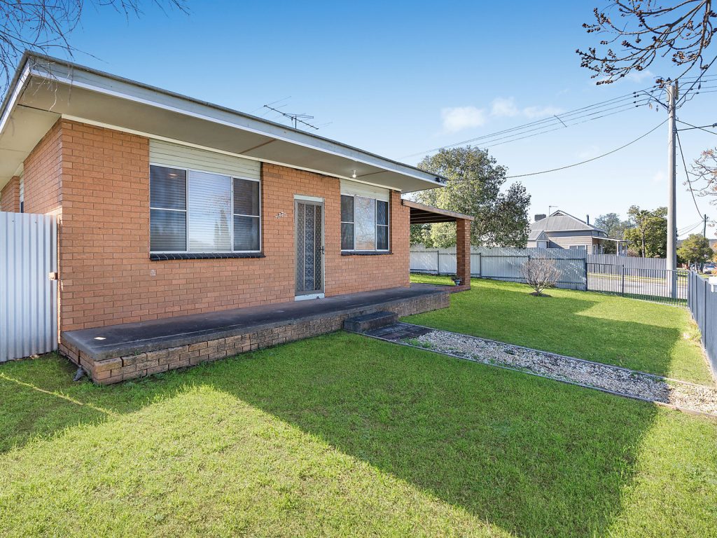 37 Roslyn Street, Narrandera NSW 2700 - McGrath Riverina