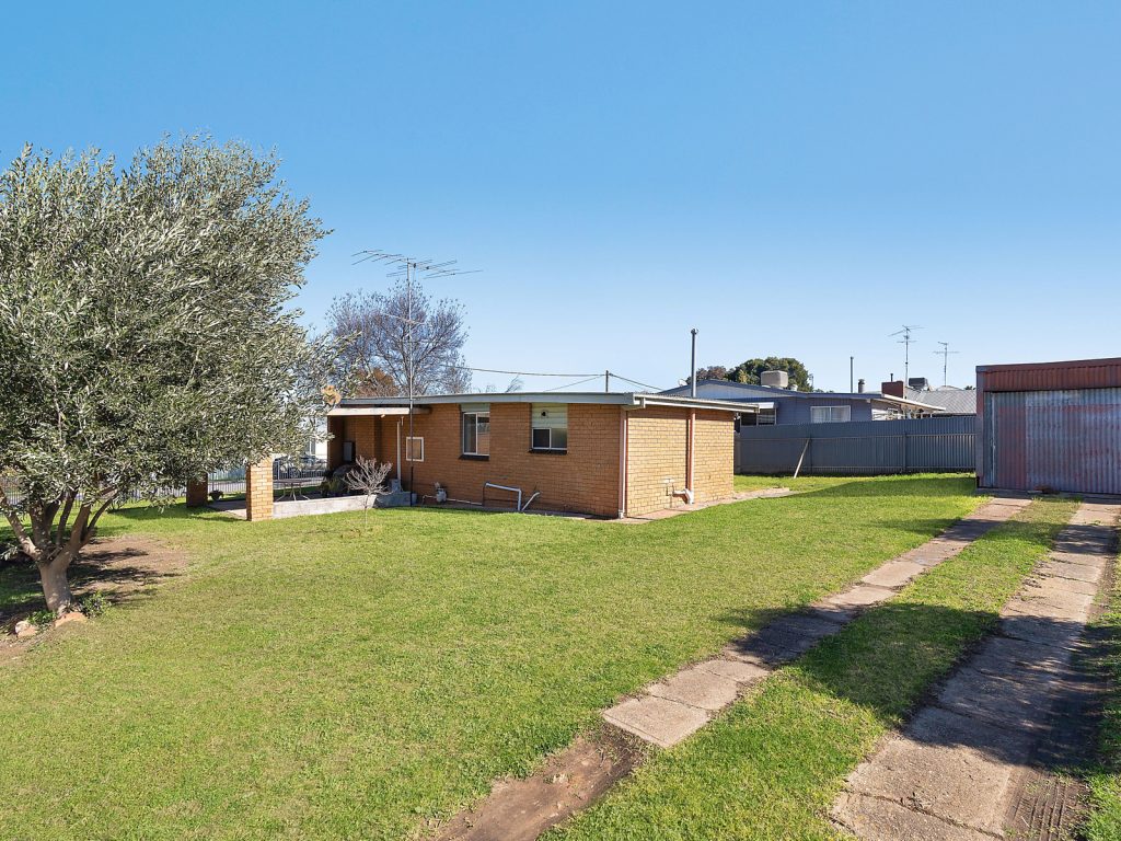 37 Roslyn Street, Narrandera NSW 2700 - photo 13